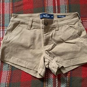 Hollister Khaki Mid-Rise Shorts 3” Size 0/24/XS
